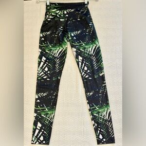 Beyond Yoga Green and Black Leaf Print Leggings